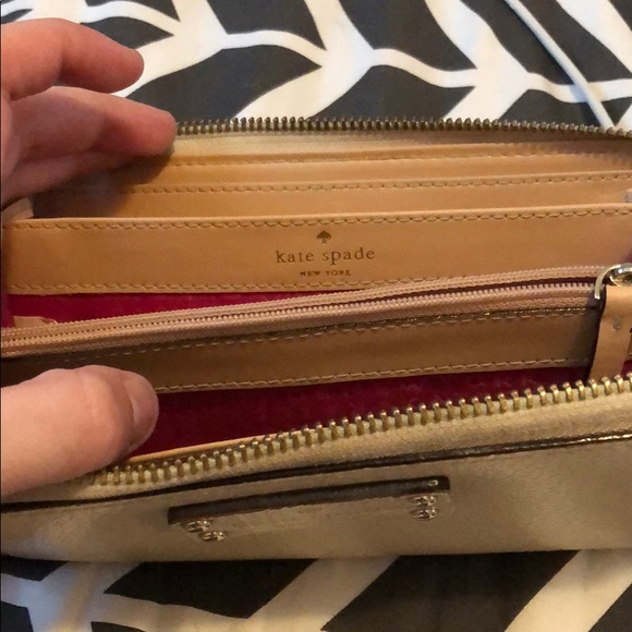Kate Spade Wallet ♠️ - Picture 2 of 3
